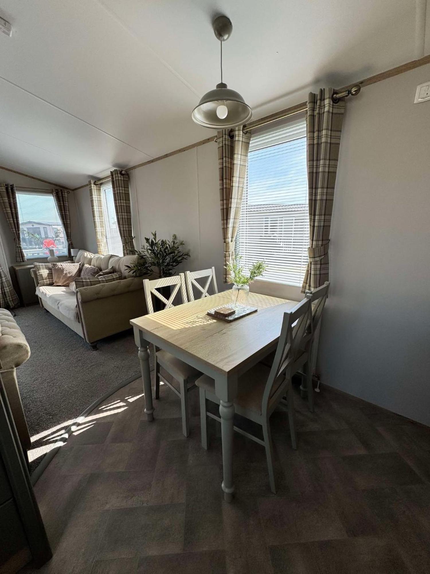 6 Birth Caravan Trunch Lane * Chapel Saint Leonards